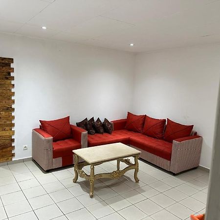 Iris Room Либревил Екстериор снимка