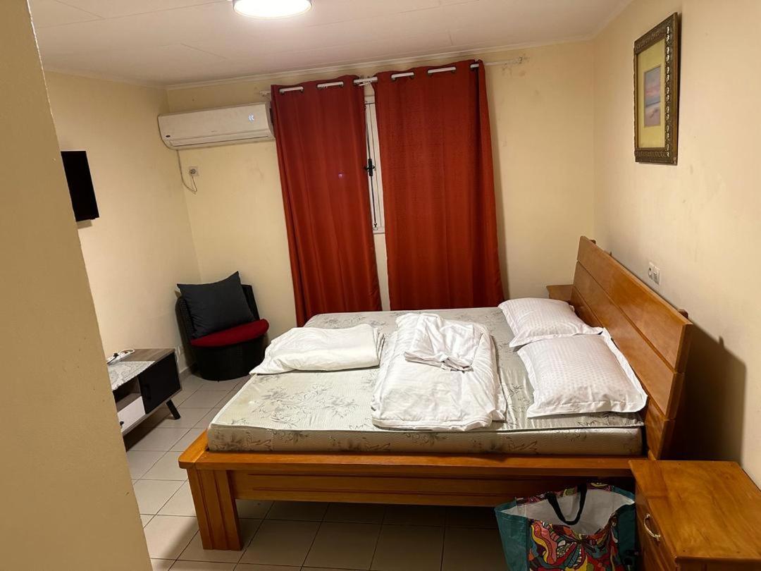 Iris Room Либревил Екстериор снимка