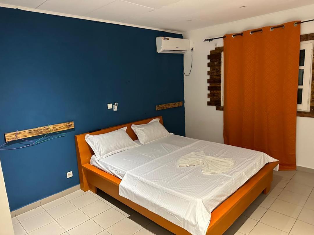 Iris Room Либревил Екстериор снимка