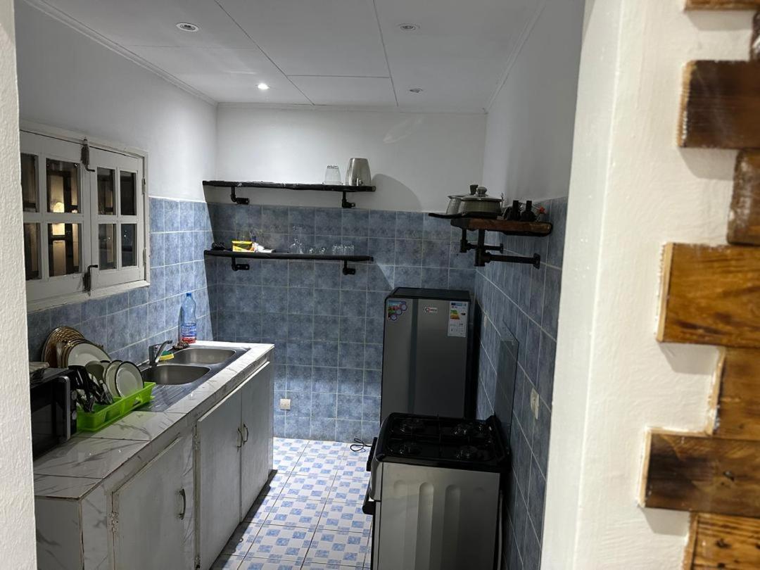 Iris Room Либревил Екстериор снимка
